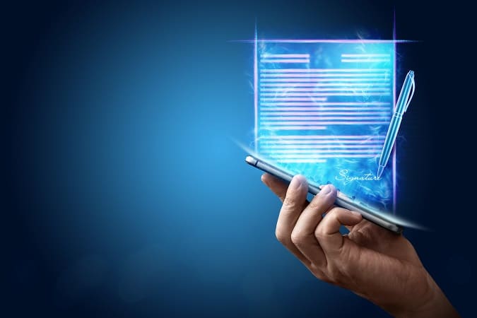 La blockchain è una tecnologia che permette di fidarsi di quello che è scritto in un documento senza bisogno di terze parti che lo garantiscano.